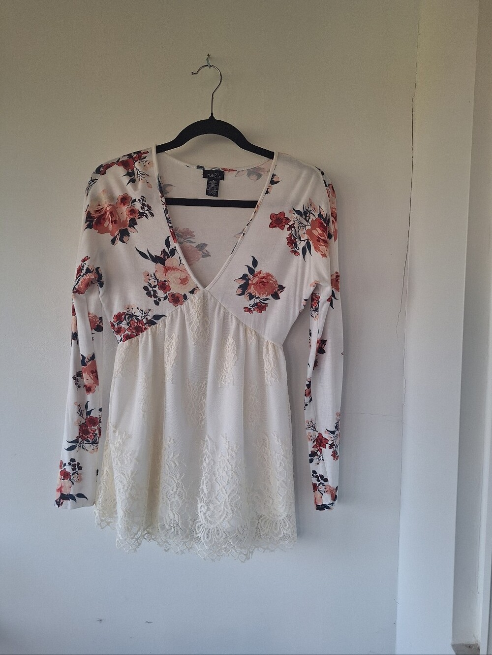 rue21 Floral & Lace Long Sleeve Babydoll Top White Pink V-Neck